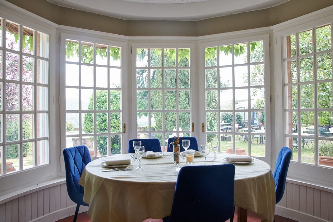 Comedor del restaurante con vistas al jardín